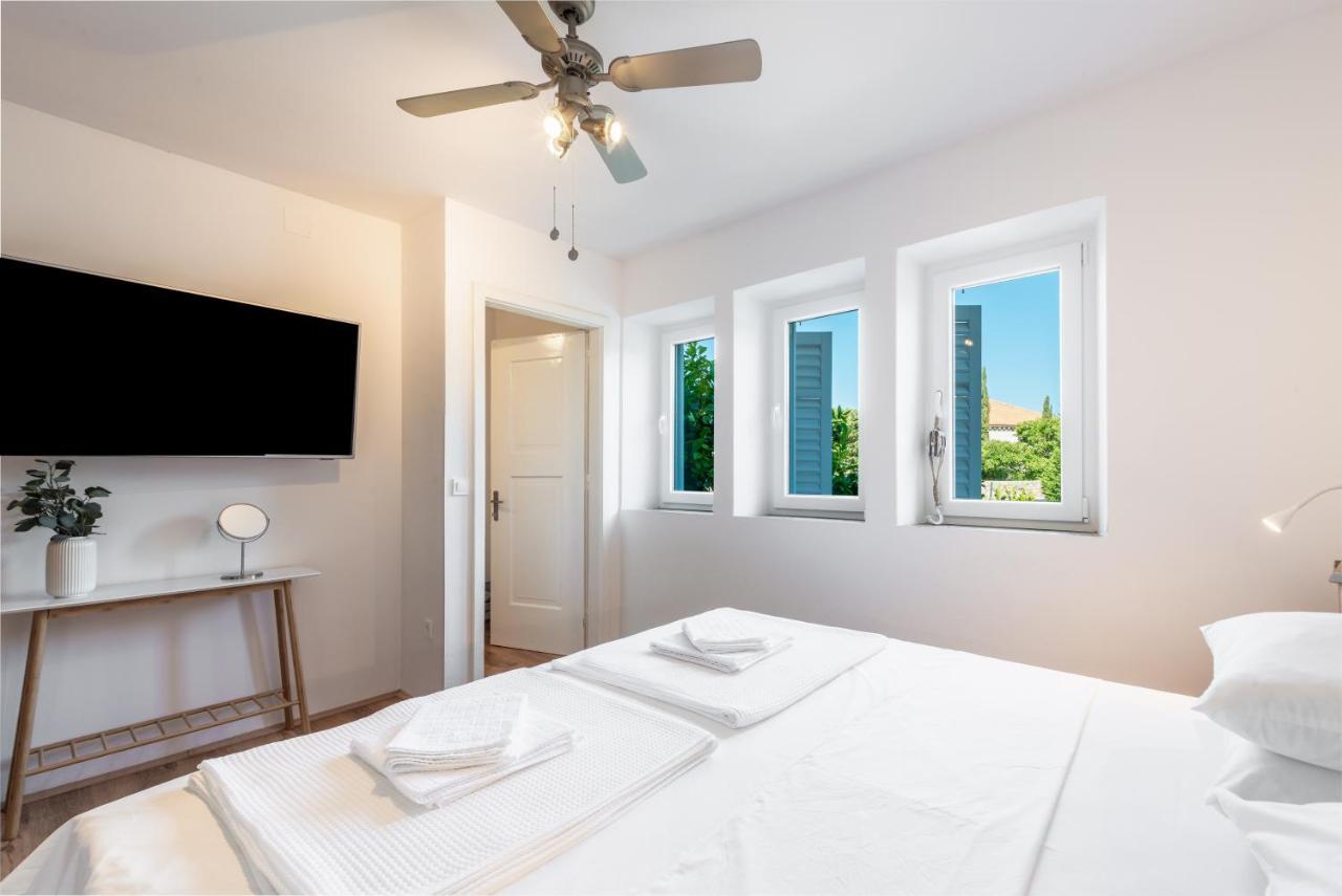 Near Old Town, Free Parking & Huge Garden Apartament *