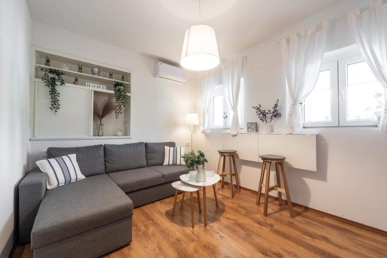 Near Old Town, Free Parking & Huge Garden Apartament
