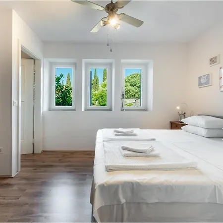 Apartment Near Old Town, Free Parking & Huge Garden Dubrovnik Exterior photo