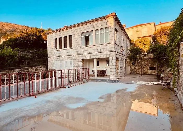 Apartment Near Old Town With Free Parking