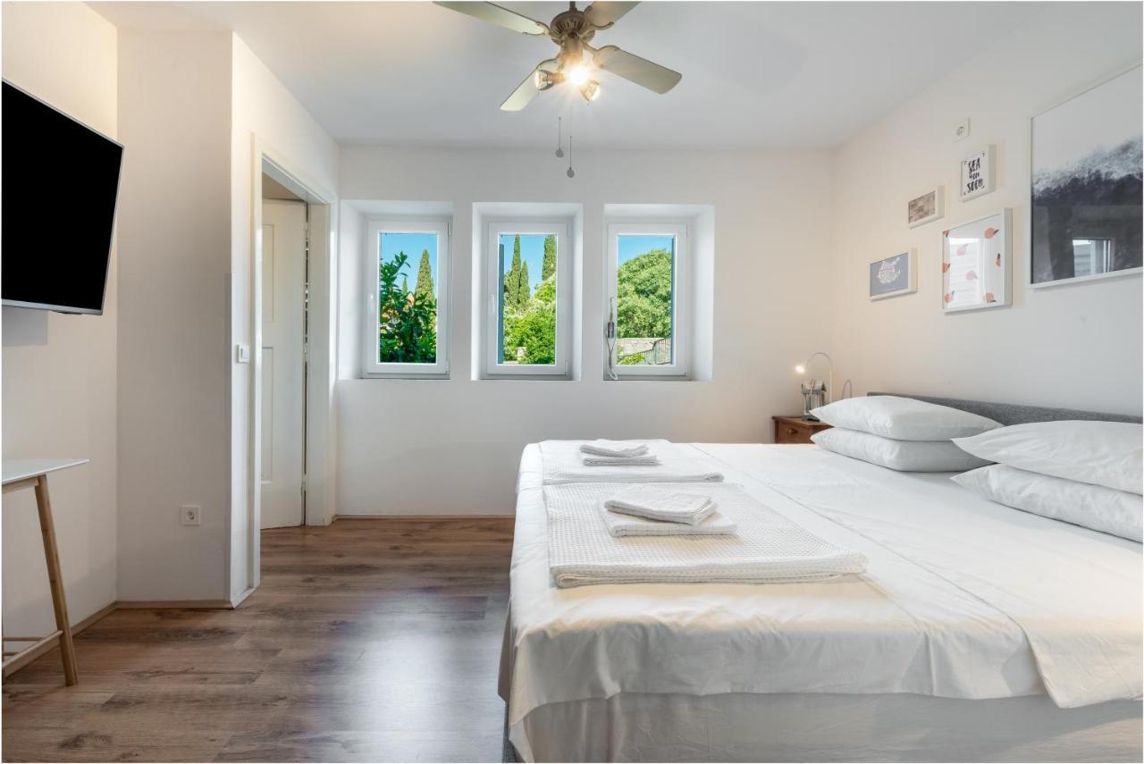 Apartment Near Old Town, Free Parking & Huge Garden *