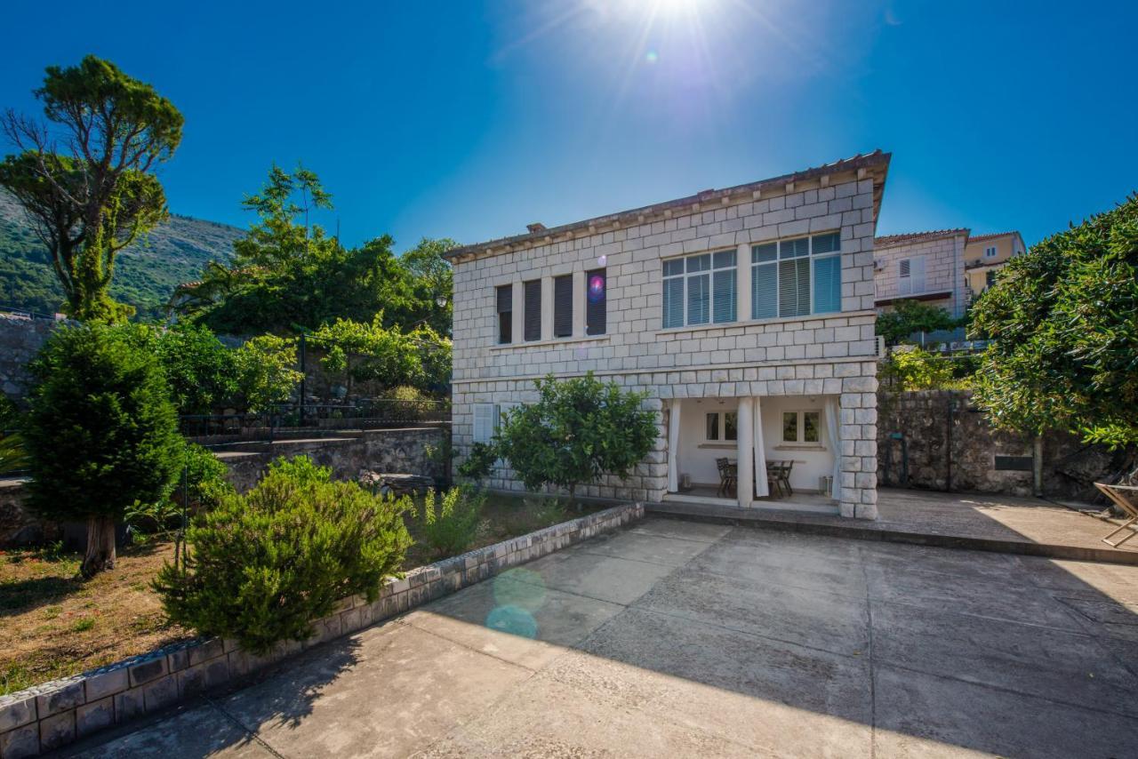 Near Old Town, Free Parking & Huge Garden Apartment *