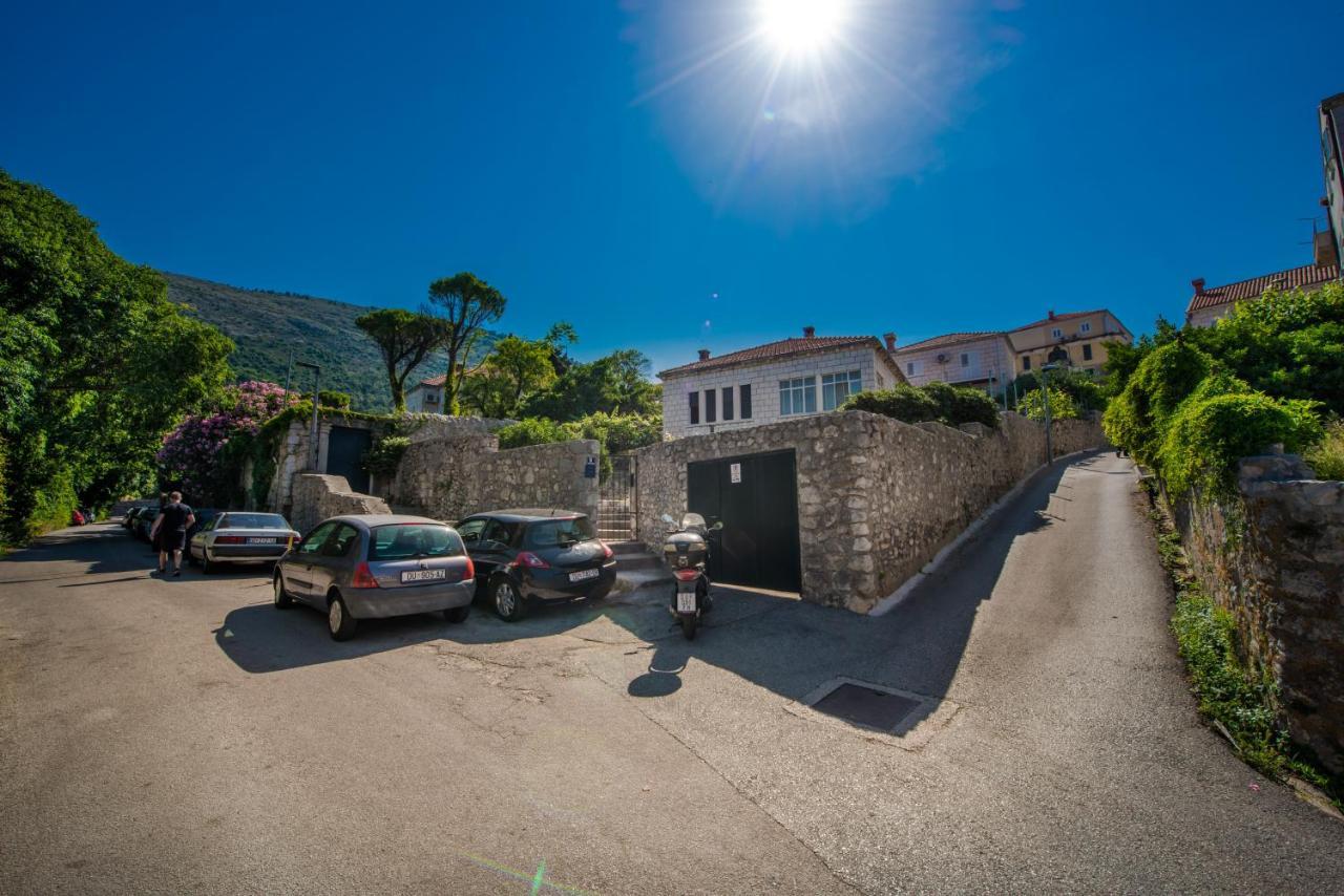 Near Old Town, Free Parking & Huge Garden
